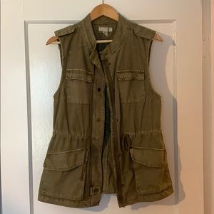 Utility vest with drawstring waist